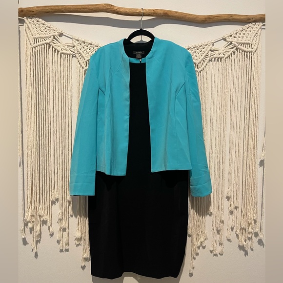 T & Company Dresses & Skirts - Vintage T & Company Dress Suit W/ Jacket Sz 16